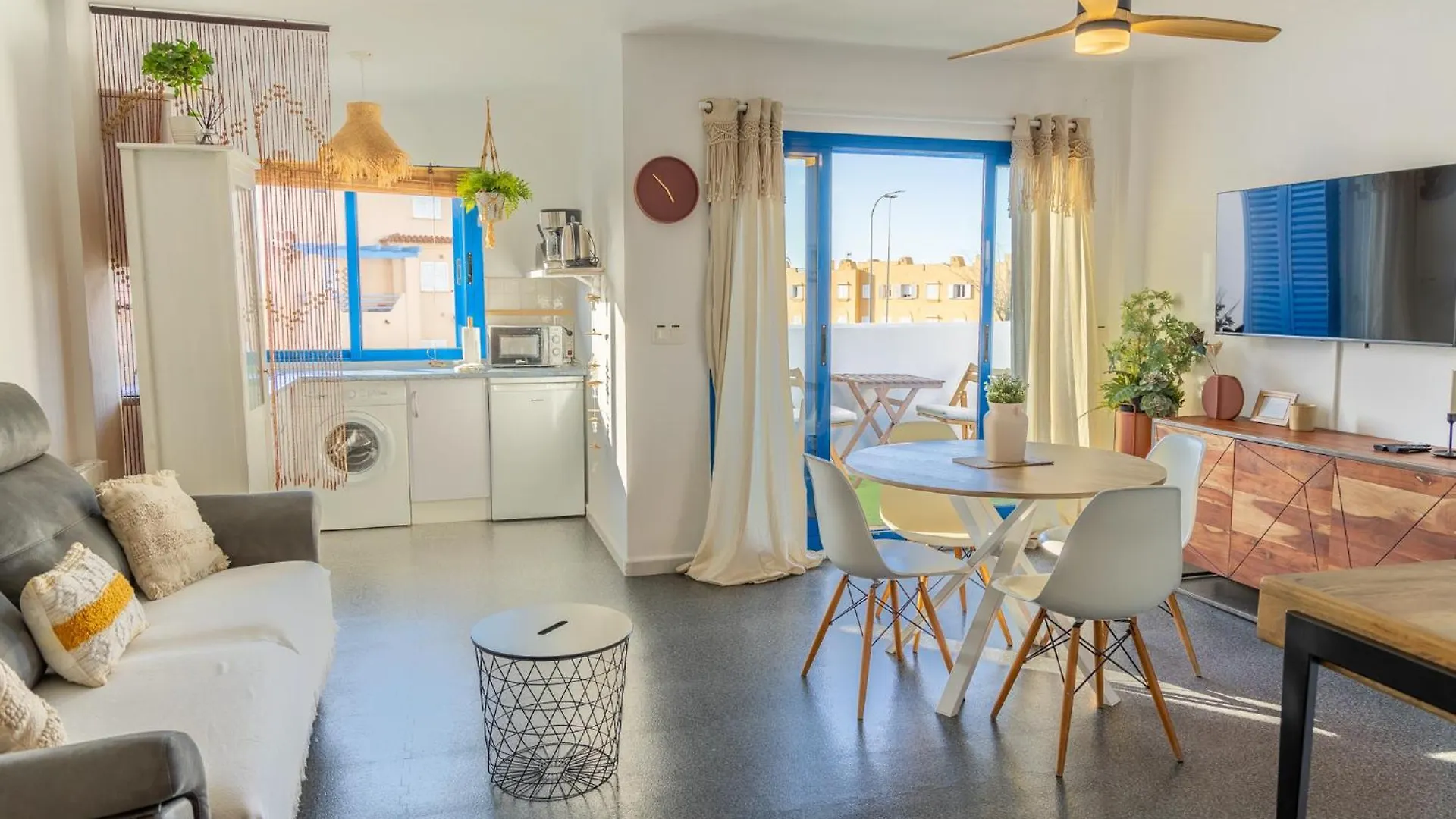 Tarifa Cozy House - Beach View & Balcony