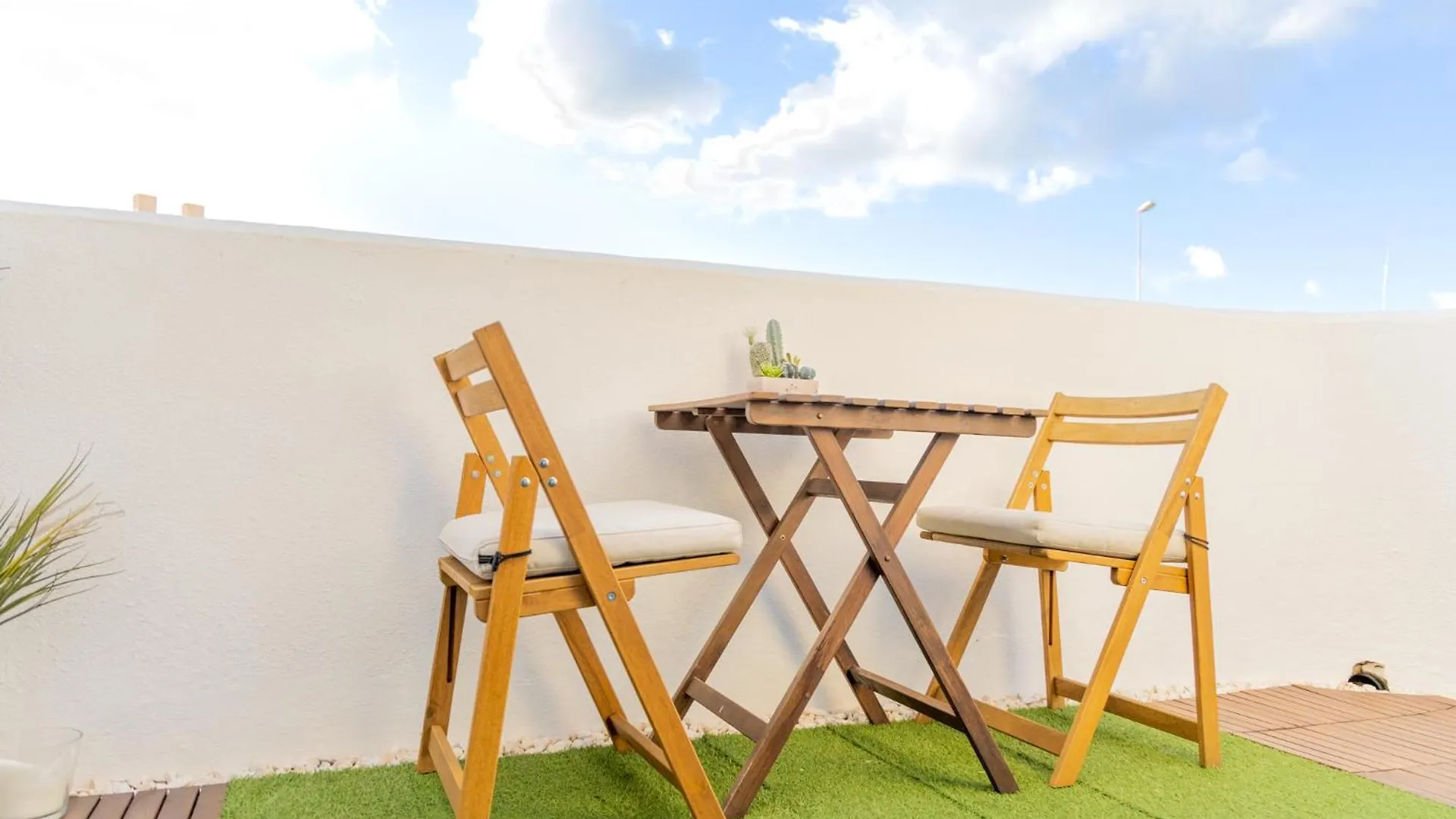 Tarifa Cozy House - Beach View & Balcony Apartment
