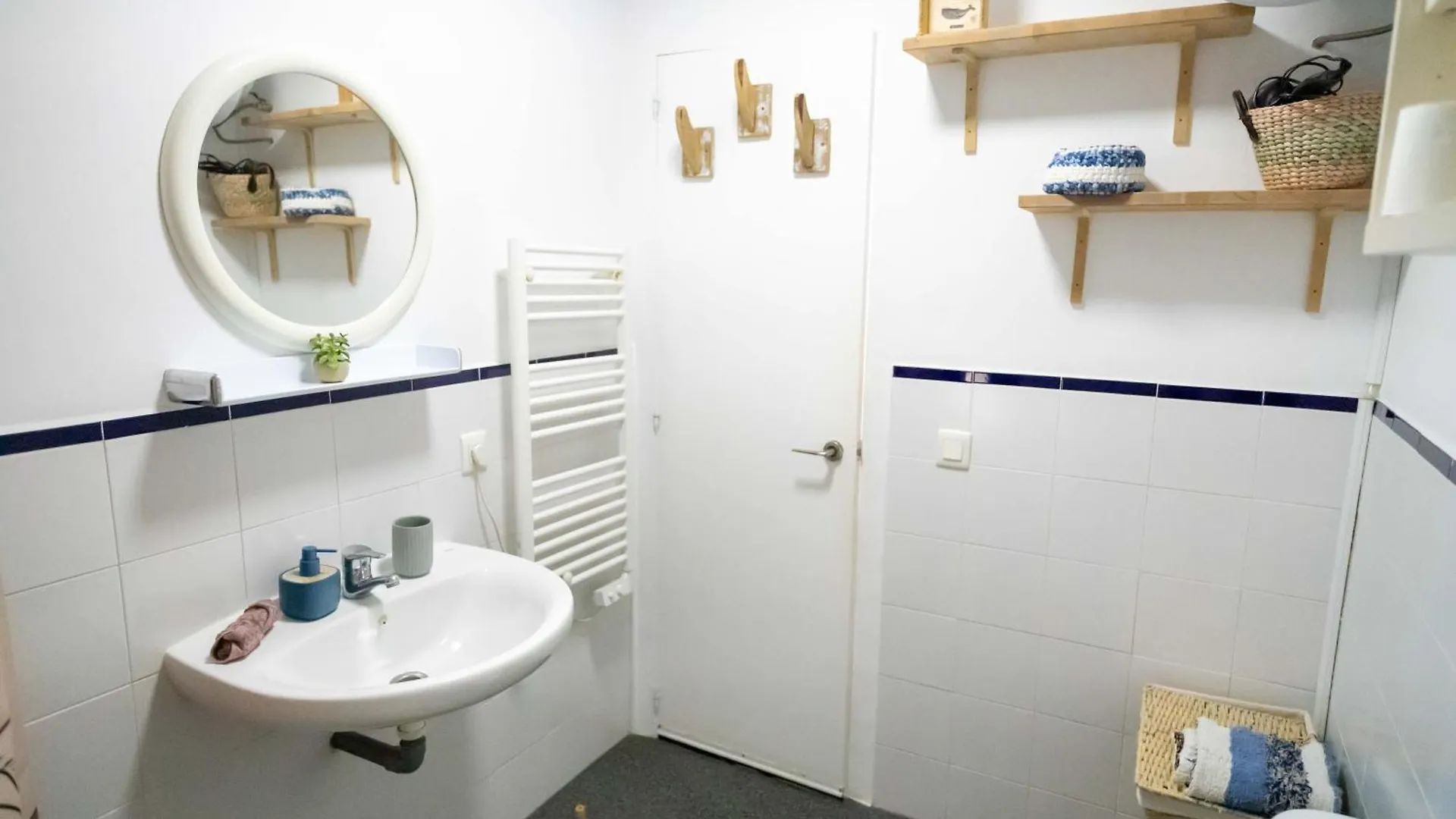 Tarifa Cozy House - Beach View & Balcony Apartment