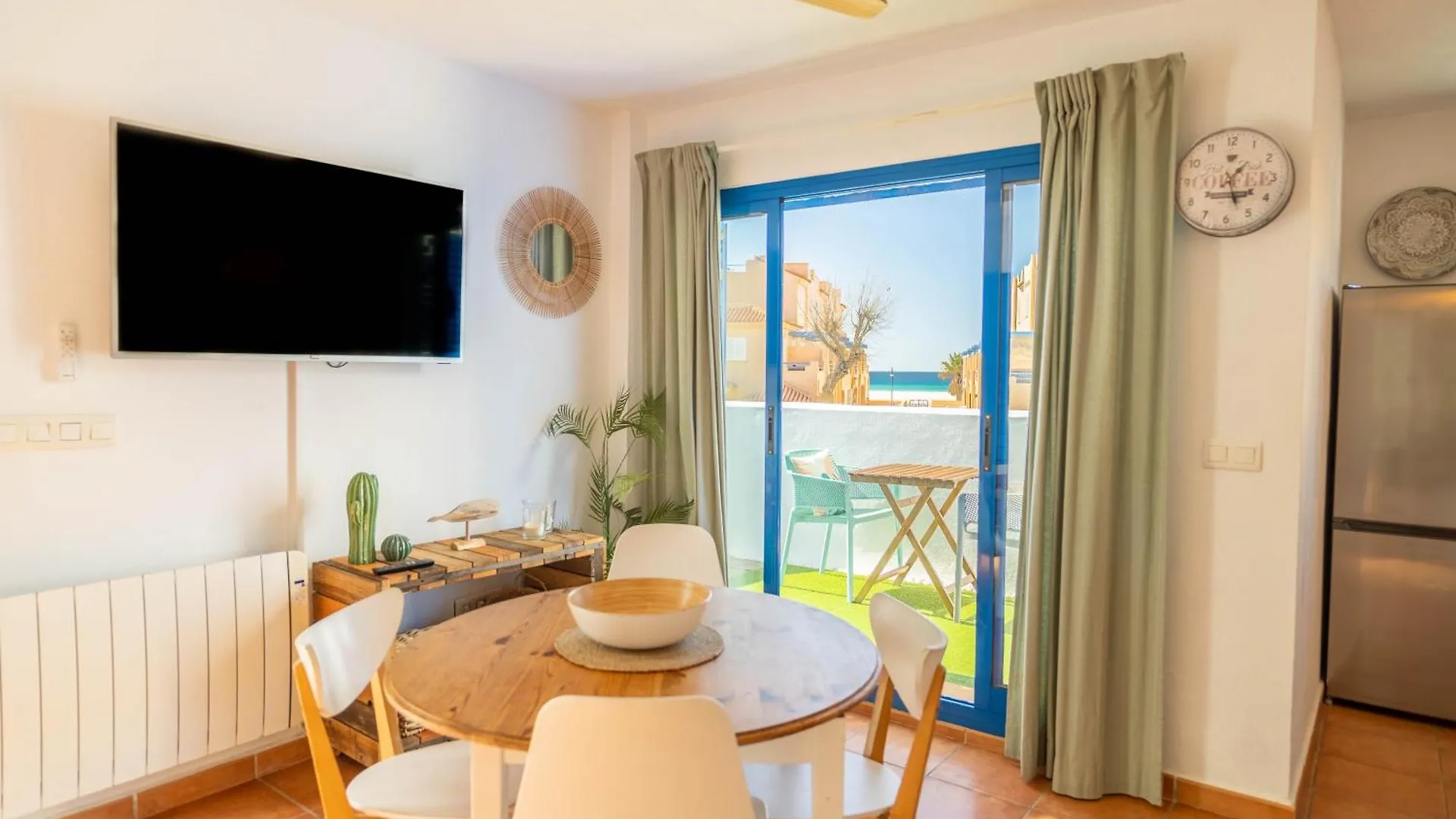 Tarifa Cozy House - Beach View & Balcony Apartment
